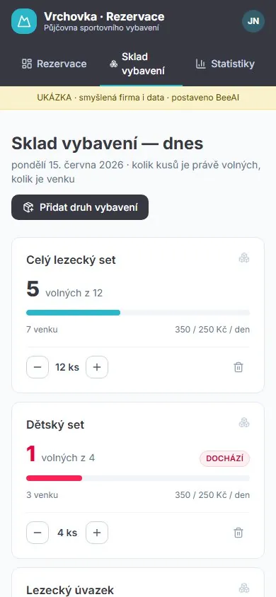 Sklad vybavení půjčovny v mobilu